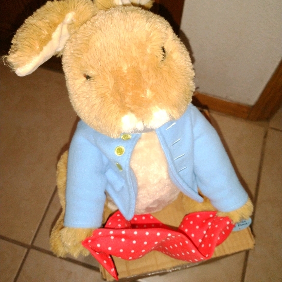 Peter Rabbit Plays Peek Abbo New w/tags - Picture 2 of 6